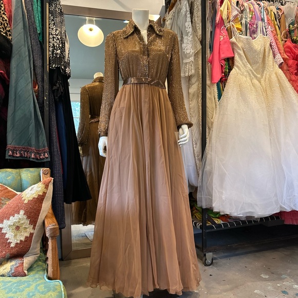 Victoria Royal Ltd. Vintage Gown - Picture 3 of 11